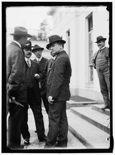 Joseph Tumulty and group at White House, Washington, D.C.