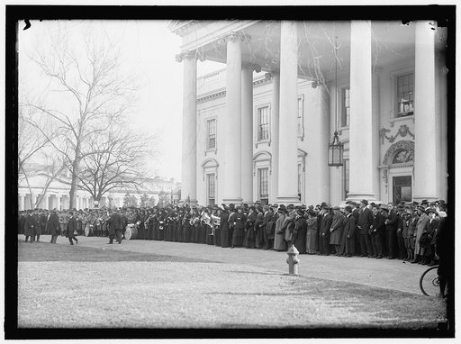 Crowd outside White House