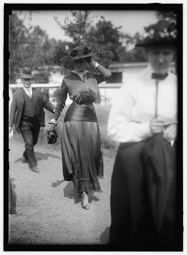 HORSE SHOWS. MRS. W.F. HITT