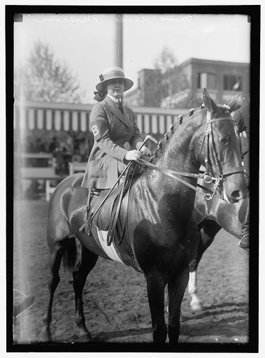 HORSE SHOWS. MISS ALICE MUNN