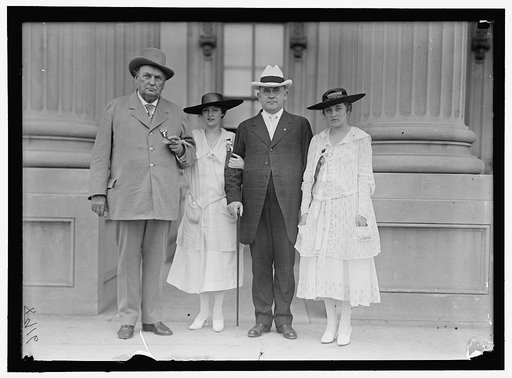 BANKHEAD, JOHN HOLLIS. REP. FROM ALABAMA, 1887-1907; SENATOR, 1907-1920. AT CONFEDERATE REUNION, D.C. WITH GRAND-DAUGHTERS, TALLULAH, LEFT, AND EUGENIA, RIGHT