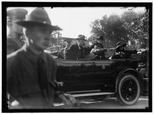 Woodrow Wilson and wife (Edith Bolling Wilson) in back seat of automobile