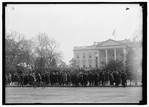 Crowd outside White House