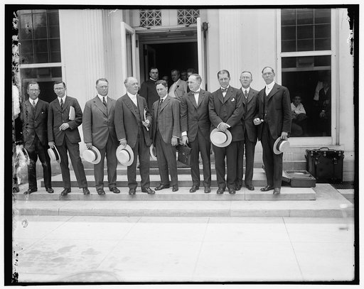 Chicago businessmen left to right: A.W. Shaw, pub. System Mag; Cornelius Lynde, lawyer; J.T. Pieri e, Thomas Creigh Cudahy Packing Co.; W.I. Clow, hardware merchant; Ezra Warner, wholesale grocer; John B. Farwell, dry goods merchant" written on envelope;