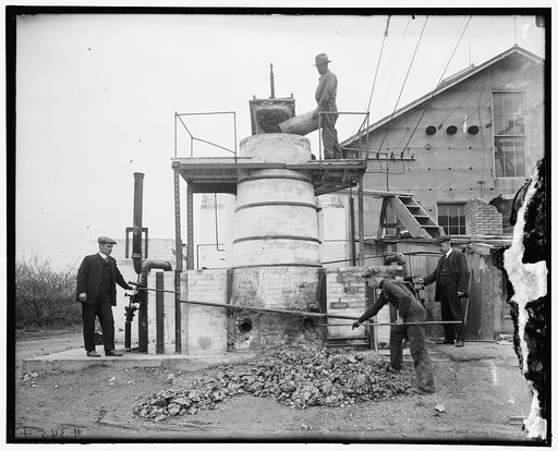 Machine for extracting acid from phosphate