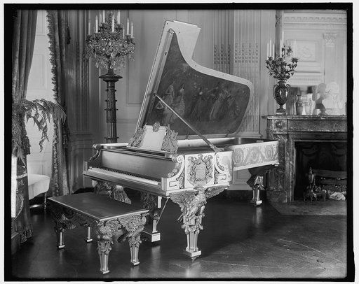 WHITE HOUSE. GOLD PIANO
