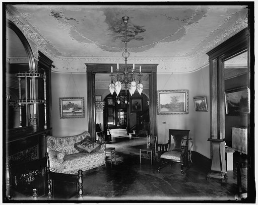 SIMMONS HOME. INTERIOR