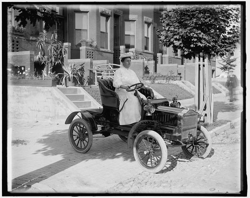 HENRY, GUY, MRS. IN AUTO