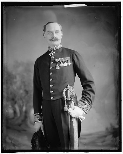 HOWARD, SE [...] IN UNIFORM