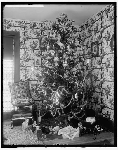 HARRIS, MARTHA. CHRISTMAS TREE