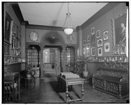 HARRIS & EWING WAITING ROOM