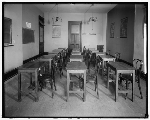 WASHINGTON SCHOOL FOR SECRETARIES CLASSROOM