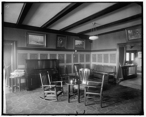 NATIONAL PRESS CLUB LOUNGE