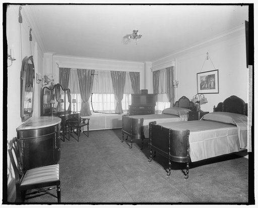 MAYFLOWER HOTEL. BEDROOM