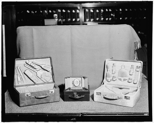 BECKER'S LEATHER GOODS. DISPLAY