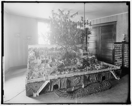 KEEN, A.M., MRS. CHRISTMAS TREE