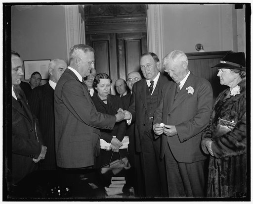 Harvey Conch presents Arkansas half-dollar to Sen. Robinson & Garner