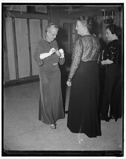 Mrs. Blair Banister, Assistant to the Treasurer of the United States takes a look in the family purse before attending the annual dinner of the National Women's Press Club