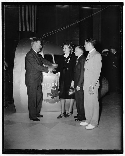 National Airmail essay winners, (L.R.) Postmaster Vincent Burke, Wash., D.C.; Ellen Peak of Manhattan, Ka(?) 1st prize; Perry Morrison, of Arcadio, Calif., 2nd prize; Homer Still, 3rd prize