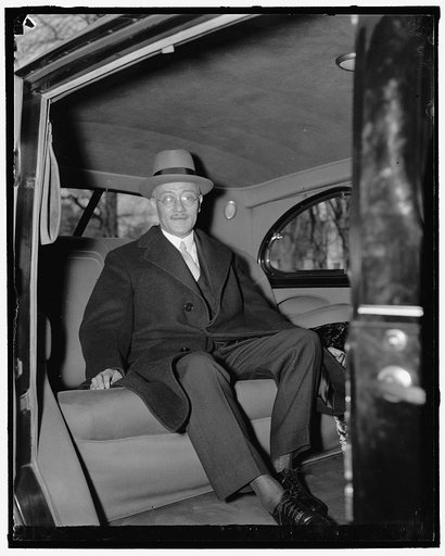 Chinese Ambassador calls on President. Washington, D.C., Feb. 7. Chinese Ambassador C.T. Wang shown as he left the White House today after calling on President Roosevelt