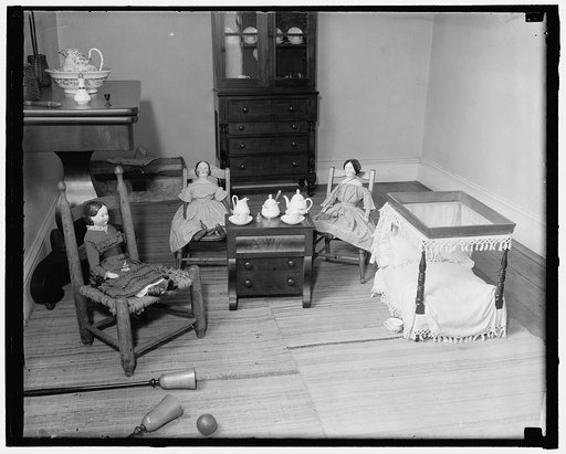 "Dolls" Lee Mansion, Arlington, Va.; Rita Combs(?)