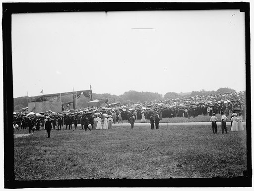 MILITARY FIELD MASS BY HOLY NAME SOC. OF ROMAN CATHOLIC CHURCH. GENERAL VIEW