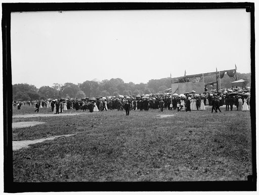 MILITARY FIELD MASS BY HOLY NAME SOC. OF ROMAN CATHOLIC CHURCH. GENERAL VIEW