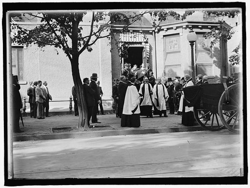 SCHLEY, WINFIELD SCOTT, REAR ADMIRAL, U.S.N. FUNERAL, ST. JOHN'S CHURCH. PALLBEARERS; MINISTERS, REV. COTTON SMITH AND NAVY CHAPLAIN; REV. DR. GEORGE WILLIAM SMITH STANDING AT CAISSON