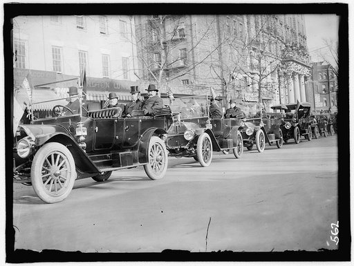 GOVERNORS OF STATES SOME NOT IDENT. JAMES F. OYSTER AND WILLIAM F. GUDE OF RECEPTION COMMITTEE ARE WITH GOVERNOR IN FRONT AUTO