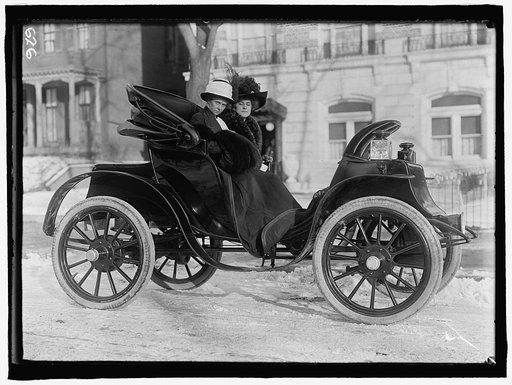 BORAH, WILLIAM E., MRS. SENATOR FROM IDAHO, 1907-WITH MRS. T.T. ASBURY IN AUTO