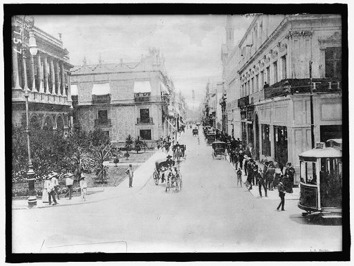 MEXICO. STREET SCENE IN MEXICO CITY