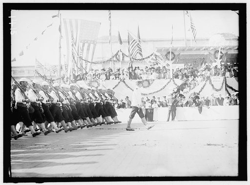 COLUMBUS MEMORIAL. PARADE AT UNVEILING