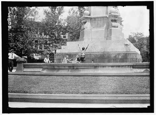 DISTRICT OF COLUMBIA PARKS. CHILDREN AT FOUNTAINS AND POOLS