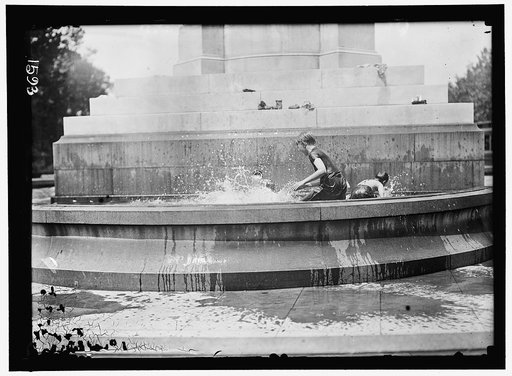 DISTRICT OF COLUMBIA PARKS. CHILDREN AT FOUNTAINS AND POOLS