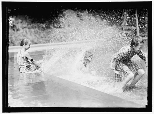 DISTRICT OF COLUMBIA PARKS. CHILDREN AT FOUNTAINS AND POOLS