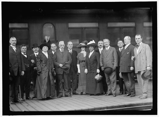 REDMOND, WILLIAM D. M.P., IRELAND. WITH RECEPTION COMMITTEE: JOHN FINUCANE; 2 UNIDENTIFIED; MISS SABINA DAVITT; UNIDENTIFIED; WILLIAM F. DOWNEY; UNIDENTIFIED; UNIDENTIFIED; WOMAN; MRS. REDMOND; JEREMIAH O'CONNOR; REDMOND; T. SHUGRUE; EDWARD COGAN; JEROME CONNER