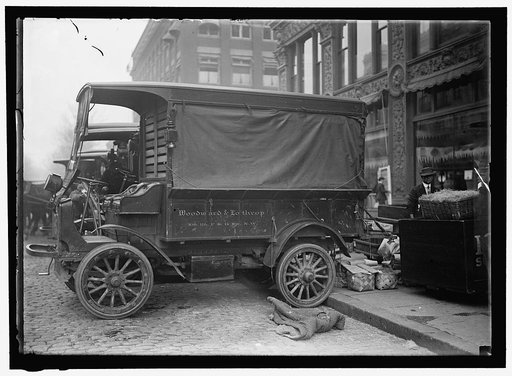 WOODWARD & LOTHROP'S DEPARTMENT STORE, WASHINGTON, D.C. TRUCKS
