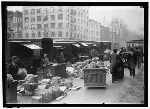 WOODWARD & LOTHROP'S DEPARTMENT STORE, WASHINGTON, D.C. TRUCKS