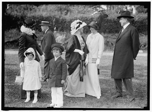 FRIENDSHIP CHARITY FETE. MRS. R.L. ORVEN; JOHN R. McLEAN; MRS. RICHMOND HOBSON; MR. & MRS. WILLIAM RANDOLPH HEARST. CHILDREN ARE LUCIA AND RICHARD HOBSON