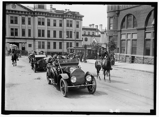 MULLER, DR. LAURO. MINISTER OF FOREIGN AFFAIRS OF BRAZIL. ENVOY FROM BRAZIL TO RETURN VISIT OF SECRETARY ROOT. ARRIVING AT WASHINGTON