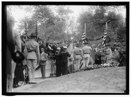 PLATTSBURG. RESERVE OFFICERS TRAINING CAMP. REGULAR ARMY OFFICERS IN COMMAN, RIGHT, TALKING TO SOME D.C. MAN