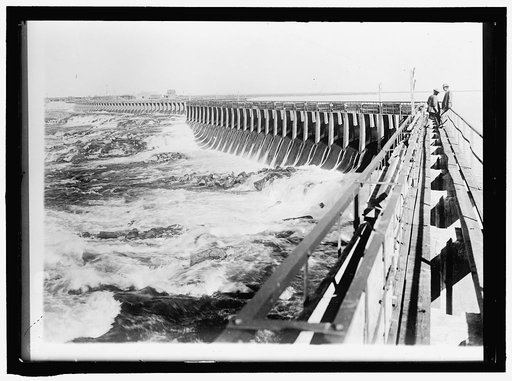 MINIDOKA PROJECT. U.S. RECLAMATION BUREAU. MINIDOKA DAM, ONE MILE LONG. POWER PLANTIN DISTANCE, MINIDOKA, IDAHO