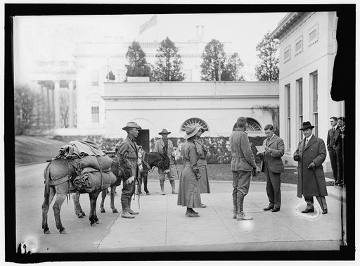LOS ANGELES HIKERS WHO BROUGHT WHITE PLAGUE CURE TO PRESIDENT WILSON. AT WHITE HOUSE