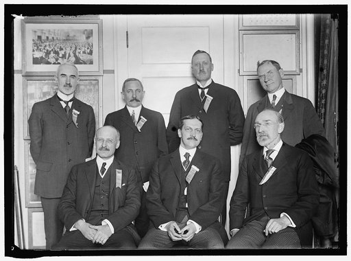 CHAMBER OF COMERCE OF U.S.A. DIRECTORS. REAR: JOHN H. FAYEY; W.M. McCORMICK; R. G. RHETT; T.L.L. TEMPLE. FRONT: AUGUST H. VOGEL; HARRY A. WHEELER, PRESIDENT;AT RIGHT REAR IS CHARLES R. VAN HISE, PRESIDENT OF THE UNIVERSITY OF WISCONSIN