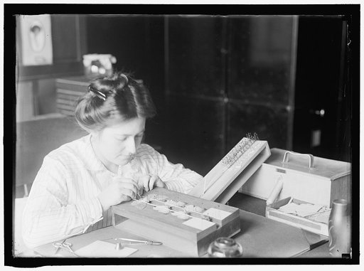CRAWFORD, MRS. J.C. OF SMITHSONIAN