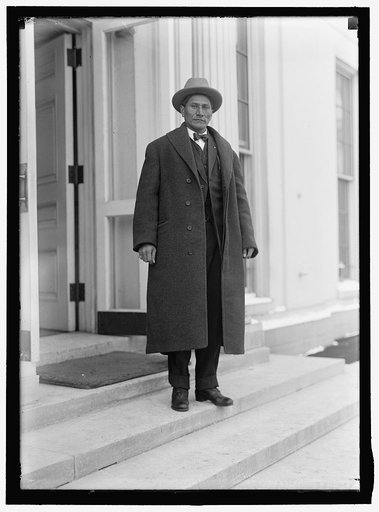 HOLLOW HORN BEAR, JR. AT WHITE HOUSE