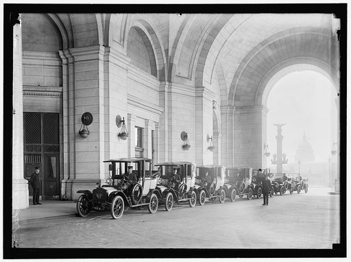 FEDERAL TAXICAB. CABS AT UNION STATION