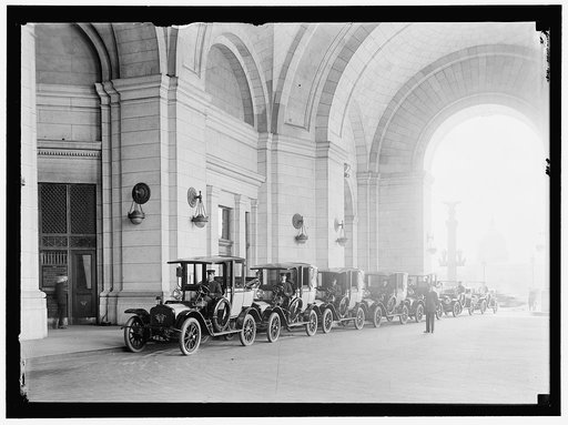 FEDERAL TAXICAB. CABS AT UNION STATION