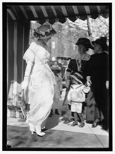 HORSE SHOWS MISS ELEANOR WILSON