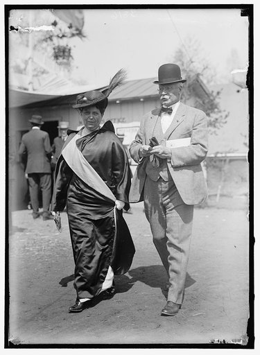 SCOTT, MRS. HUGH L., SCOTT, HUGH L. MAJOR GENERAL, U.S.A., CHIEF OF STAFF. HORSE SHOW